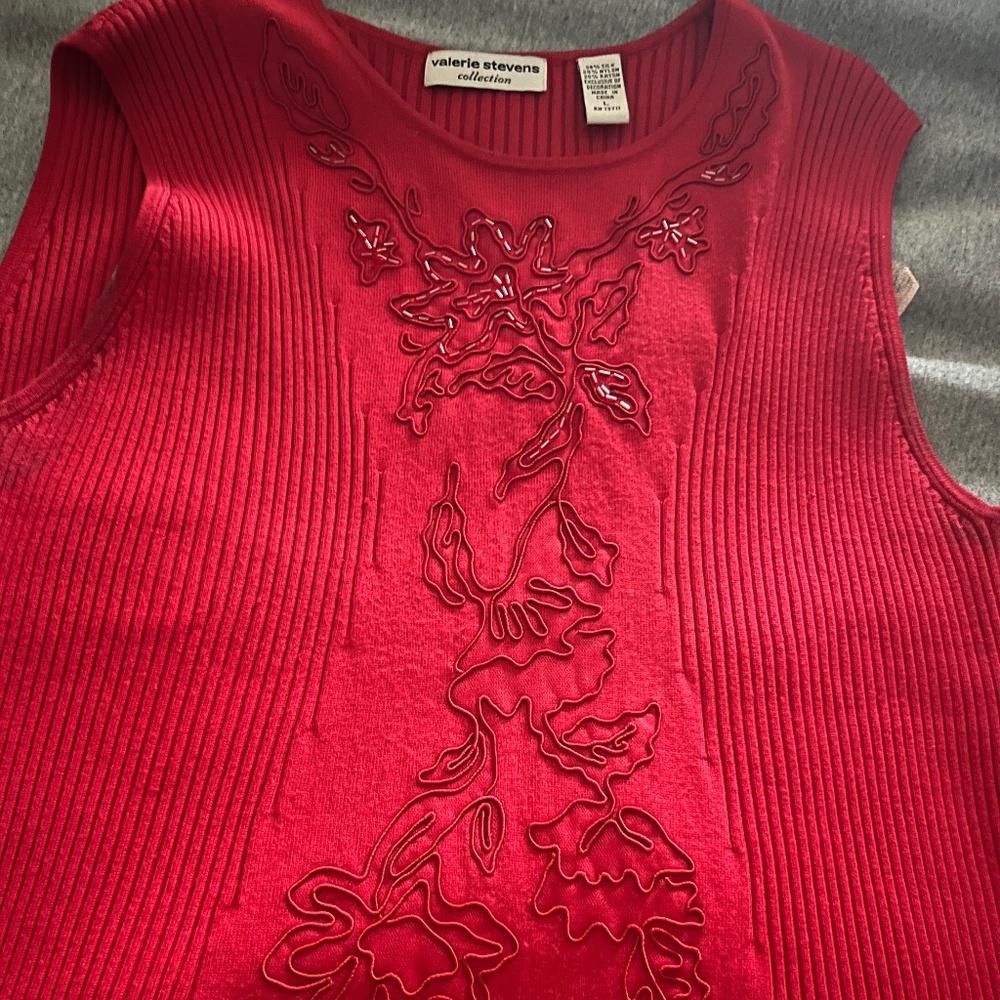 Valerie Stevens Red Sleeveless Sweater